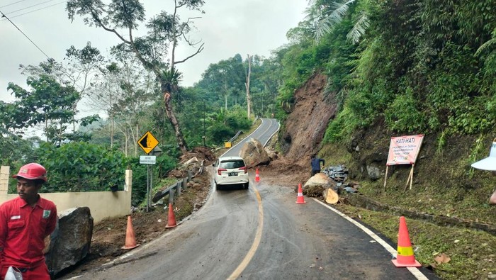 Akses jalan Cianjur-Ciwidey kembali bisa dilalui