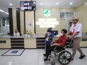 ASN Pemkot Surabaya Kompak Pakai Baju Pejuang Sambut Hari Pahlawan