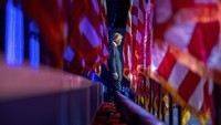 Selain itu, ia juga mengungkapkan rasa terima kasih kepada pemilih Muslim. Trump menyebutkan bahwa kelompok Muslim merupakan salah satu unsur yang mendukungnya hingga kembali menang sebagai presiden ke-47 AS. (AP Photo/Julia Demaree Nikhinson)