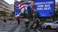 Di sisi lain, terkait Israel dan Gaza, Trump pernah menegaskan bahwa Israel harus menyelesaikan masalah dalam perangnya melawan milisi Gaza, Hamas. Menurutnya, serangan Hamas pada tanggal 7 Oktober ke Israel merupakan invasi yang belum pernah ia bayangkan sebelumnya. Ketika ditanya apakah ia mendukung gencatan senjata di Gaza, Trump menolak melontarkan pandangan terkait isu tersebut. Namun menurutnya, presiden AS saat ini, Joe Biden, terlalu bersikap lunak. (AP Photo/Oded Balilty)