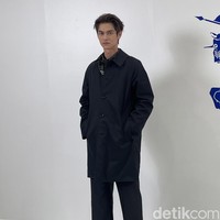 Kehadiran Bright disambut antusias oleh para penggemar yang telah menunggunya. Begitu masuk, pemain serial 2gether tersebut langsung disapa dengan teriakan histeris.  Foto: Rahmi Anjani/Wolipop