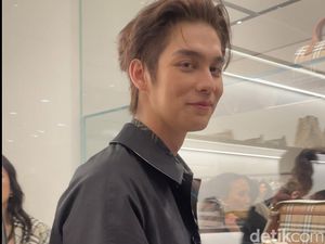 8 Gaya Tampan Bright Vachirawit di Acara Burberry Jakarta, Bikin Fans Histeris