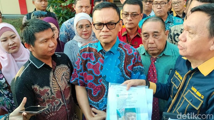 Calon Bupati Empat Lawang Joncik Muhammad saat melapor ke Polda Sumsel