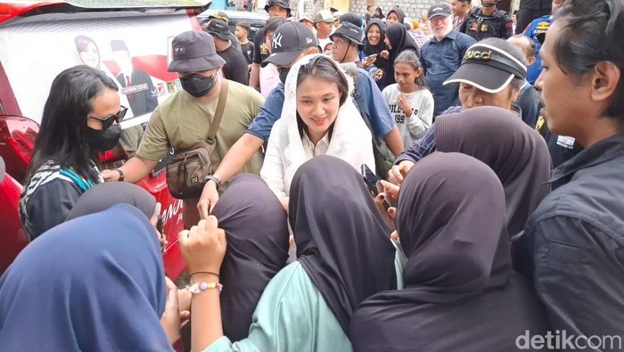 Calon gubernur Maluku Utara, Sherly Tjoanda saat kampanye terbatas di Ternate.