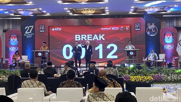 Suasana riuhnya para pendukung dalam debat kedua Pilwalkot Semarang 2024, Jumat (8/11/2024).