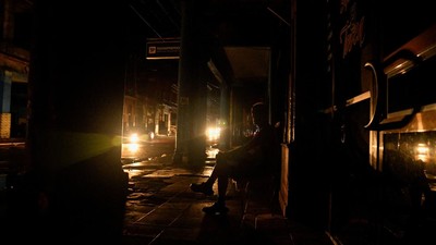 Dihantam Badai Rafael, Kota Havana Kuba Gelap Gulita