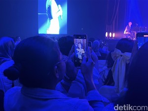Nostalgia dan Antusiasme Warga Surabaya Nonton Disney Princess The Concert