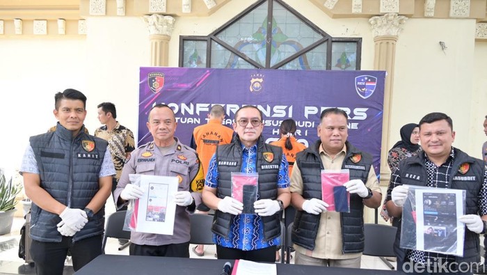 Dua influencer Jambi diamankan karena promosi judi online.