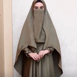 Dulu Glamour, Kini Bercadar: Perjalanan Hijrah Kartika Putri Bikin Salut