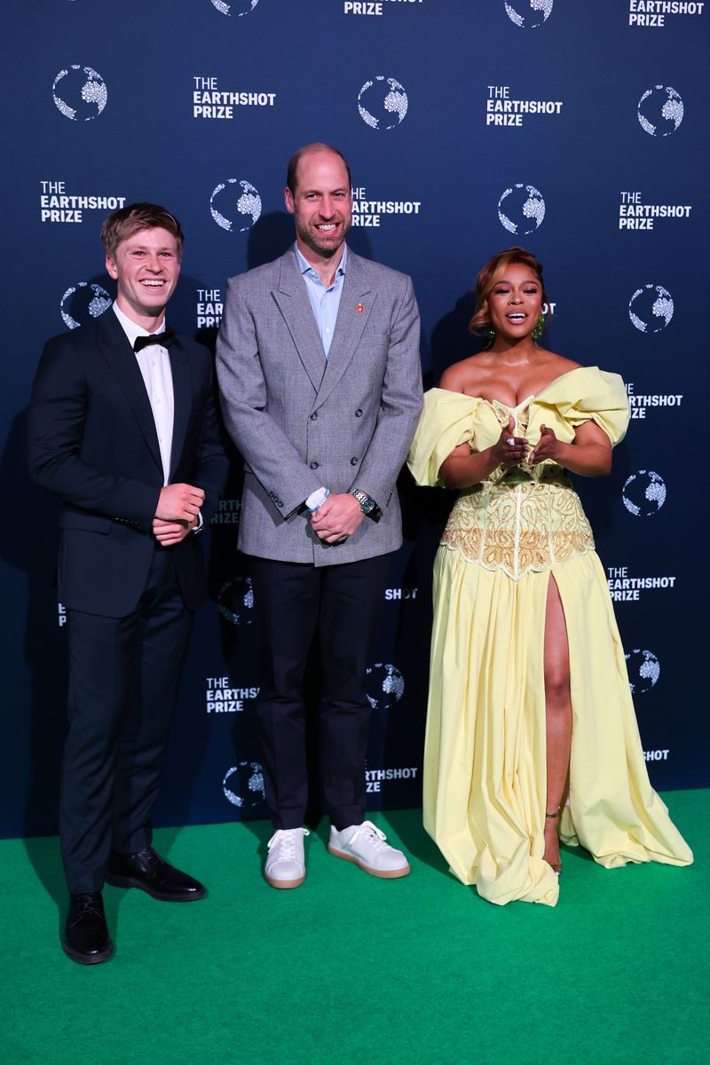 CAPE TOWN, SOUTH AFRICA - NOVEMBER 06: (L-R) Host, Billy Porter, Prince William, Prince of Wales and Host, Bonang Matheba attend the 2024 Earthshot Prize at Green Point Shared Fields on November 06, 2024 in Cape Town, South Africa. During his visit, The Prince of Wales attended the fourth annual Earthshot Prize Awards and engaged in various environmental initiatives and participated in events held in Cape Town as part of 'Earthshot Week'. (Photo by Chris Jackson/Getty Images)