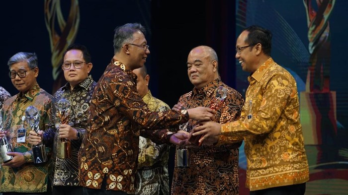 Gubernur Babel Sugito menerima penghargaan Bhumandala Ariti Pemerintah Daerah Tingkat Provinsi dari BIG.