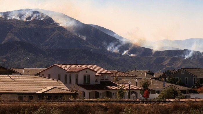 A satellite image shows a firefighting helicopter in the air, following the Mountain Fire, in Moorpark, California, U.S., November 7, 2024. Maxar Technologies/Handout via REUTERS THIS IMAGE HAS BEEN SUPPLIED BY A THIRD PARTY. NO RESALES. NO ARCHIVES. MANDATORY CREDIT. DO NOT OBSCURE LOGO