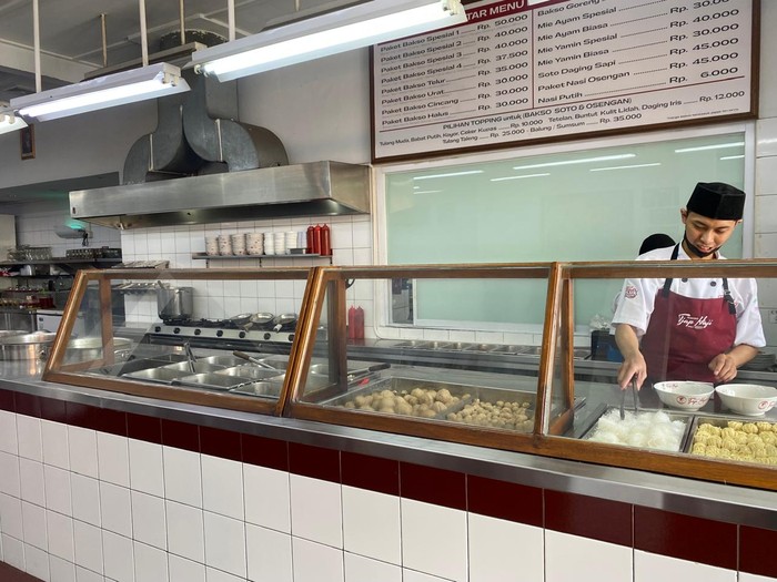 Gurih Mantap! Bakso Spesial dengan Tetelan Oseng Buatan ‘Tjap Haji’