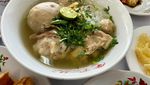 Gurih Mantap! Bakso Spesial dengan Tetelan Oseng Buatan Tjap Haji