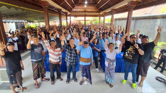 Tim Gus Par-Pandu saat melaksanakan konsolidasi dengan tim pemenangan tingkat TPS Se-Kecamatan Karangasem, Jumat (08/11/2024). (I Wayan Selamat Juniasa/detikBali)