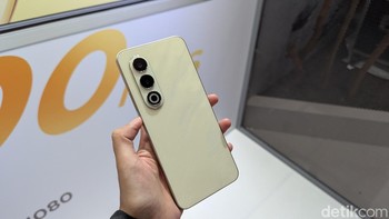Mulai dari Itel S25 edisi reguler yang hadir dalam tiga pilihan warna yaitu Mambo Mint, Sahara Gleam, dan Bromo Black. Foto: Virgina Maulita Putri/detikINET