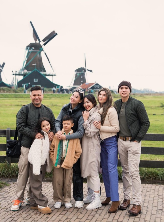 Kedekatan Medina Dina dan Gempita