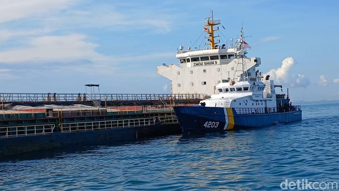 -Kementerian Kelautan dan Perikanan (KKP) menangkap dua kapal isap pasir berbendera Malaysia di perairan Batam beberapa waktu lalu.(Alamudin)