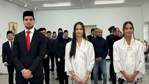 Kementrian Hukum (Kemenhum) melakukan sumpah kewarganegaraan terhadap 3 orang pemain sepakbola keturunan. Mereka yang di sumpah antara lain, Kevin Dick, Estella Raquel Loupattij dan Noa Johanna Christina Cornelia Leatomu di Copenhagen, Denmark, Jumat (8/11/2024).