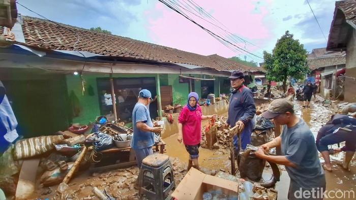 Kondisi pasca banjir di Desa Banjaran Wetan, Banjaran, Kabupaten Bandung.