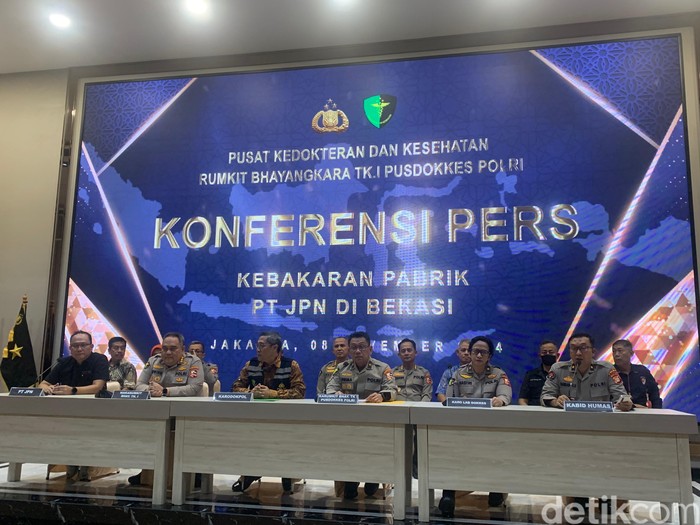 Konferensi Pers soal identifikasi jenazah korban kebkaran pabrik di Medansatria Bekasi. Konferensi pers digelar di RS Polri, Jakarta Timur. (Mulia Budi/detikcom)