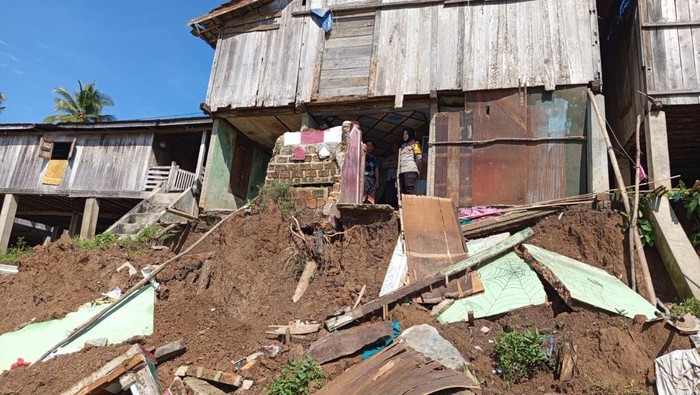 Lokasi rumah warga yang terdampak tanah longsor di OKU