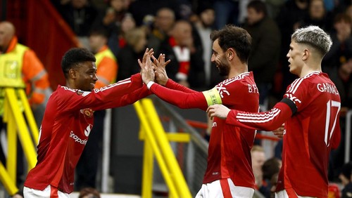 Soccer Football - Europa League - Manchester United v PAOK - Old Trafford, Manchester, Britain - November 7, 2024 Manchester Uniteds Amad Diallo celebrates scoring their first goal with Bruno Fernandes and Alejandro Garnacho Action Images via Reuters/Jason Cairnduff
