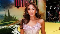 Marion Jola mencuri perhatian di premier Wicked yang digelar di Sydney, Australia. Foto: Instagram Marion Jola