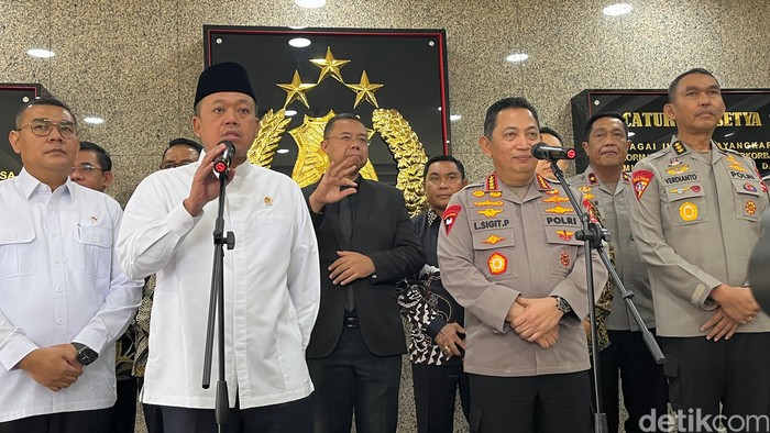 Menteri ATR/BPN Nusron Wahid menemui Kapolri Jenderal Listyo Sigit Prabowo. (Rumondang Naibaho/detikcom)