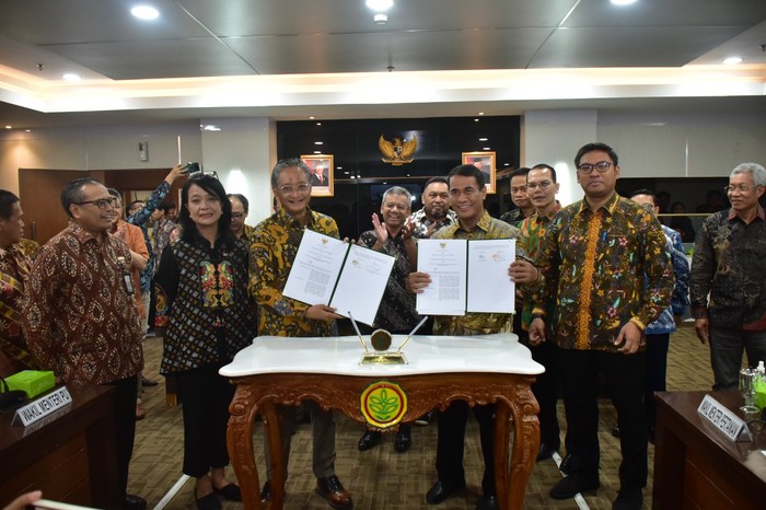 Menteri Pertanian (Mentan) Andi Amran Sulaiman dan Menteri Pekerjaan Umum (PU) Doddy Hanggodo telah menandatangani Kesepakatan Bersama di Kantor Pusat Kementerian Pertanian (Kementan) di Ragunan, Jakarta Selatan, hari ini.