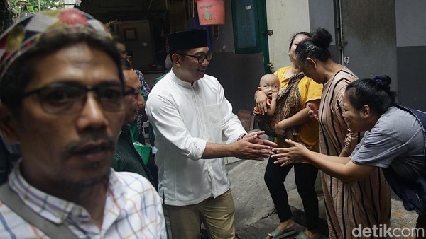Momen Ridwan Kamil Blusukan ke Permukiman Padat Pulo Gadung