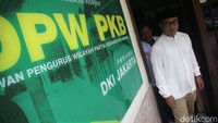 Sedangkan untuk permintaan warga mengenai sertifikat tanah, RK berjanji akan mencoba menemui Kementerian Agraria dan Tata Ruang/Kepala Badan Pertanahan Nasional (ATR/BPN). Dia mengungkap persoalan sertifikat tanah memang menjadi masalah banyak warga Jakarta.  