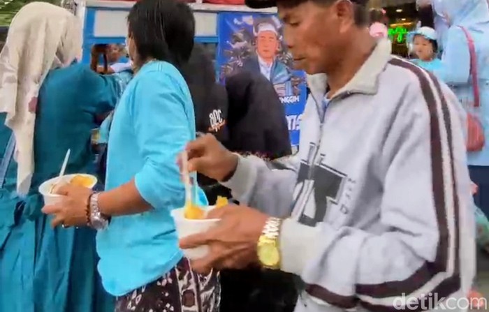 pedagang bakso di debat Pilbup Bondowoso