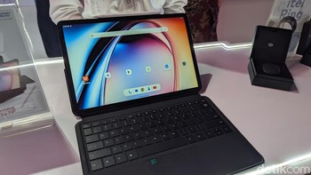 Selain cincin pintar, Itel juga meluncurkan sederet perangkat baru lainnya. Salah satunya tablet VistaTab 30 Pro dengan chip MediaTek Helio G99 Ultimate dan baterai 10.000 mAh. Foto: Virgina Maulita Putri/detikINET