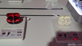 Earbuds true wireless system (TWS) Itel NeoBuds 3 jadi salah satu perangkat wearable terbaru dari Itel. TWS ini dapat dipakai mendengarkan lagu hingga 100 jam. Foto: Virgina Maulita Putri/detikINET