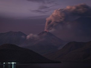 Gunung Lewotobi Laki-laki Erupsi Lagi, Tinggi Kolom Abu Capai 2 Km