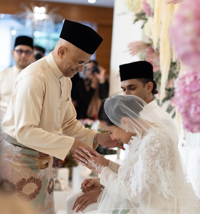 Diketahui keluarga suami Pevita itu merupakan pemilik konglomerasi Habib Group. Salah satu bisnisnya bergerak di industri perhiasan dengan merek Habib Jewels. Foto: Instagram/@meer.habib