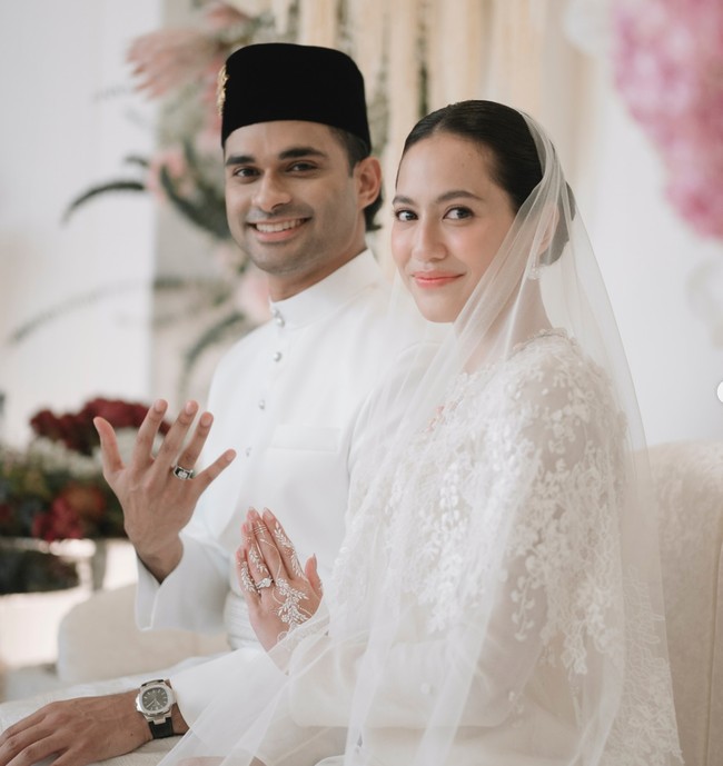 Pevita Pearce telah resmi dipersunting seorang pengusaha asal Malaysia, Mirzan Meer pada 20 Oktober 2024. Tak pernah mengumbar hubungan asmaranya, sosok Mirzan Meer dan keluarganya pun bikin banyak netizen penasaran. Foto: Instagram/@meer.habib