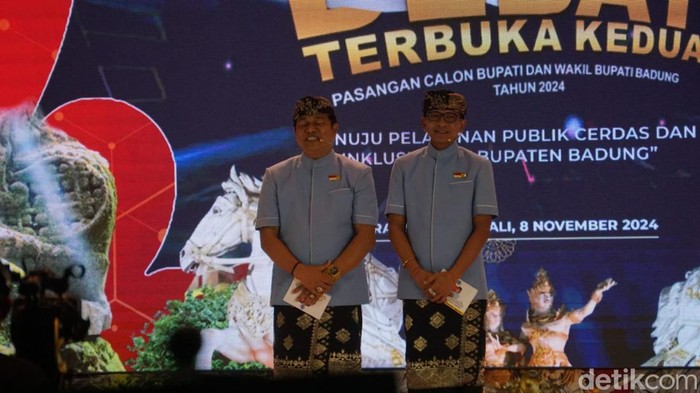 Calon bupati Badung nomor urut 1 I Wayan Suyasa saat debat terbuka kedua Pilkada Badung, Jumat (8/11/2024). (Aryo Mahendro/detikBali).