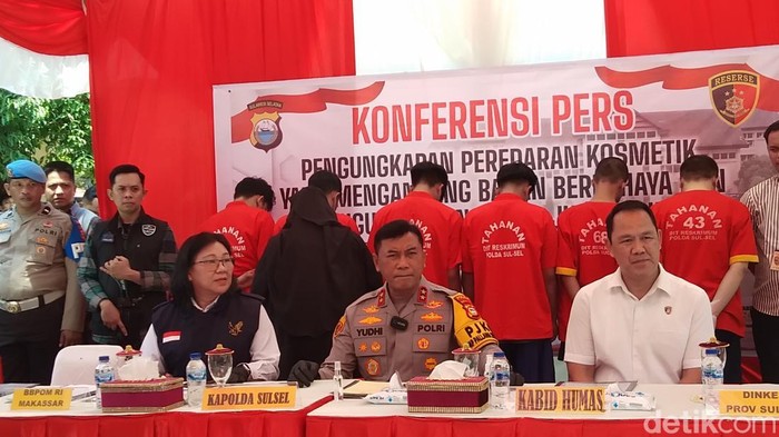Polda Sulsel merilis kasus peredaran skincare berbahan berbahaya di Makassar.
