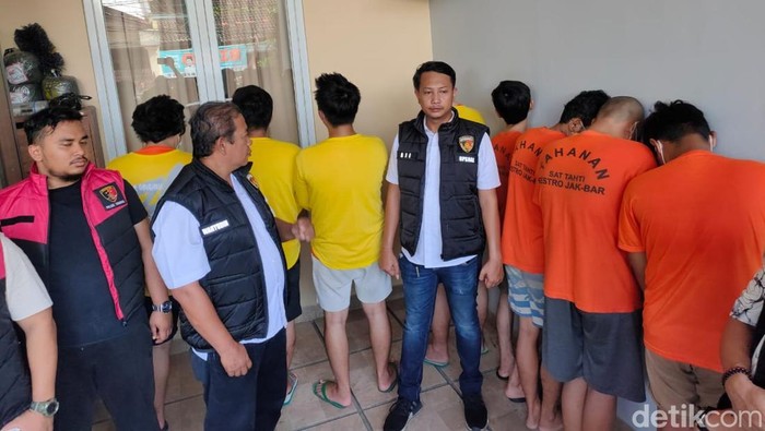 Polres Jakbar mengungkap rumah judi online jaringan Kamboja di Cengkareng. (Taufiq Syarifudin/detikcom)