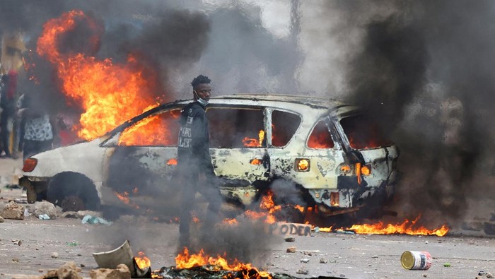 Protesters run from police during a 