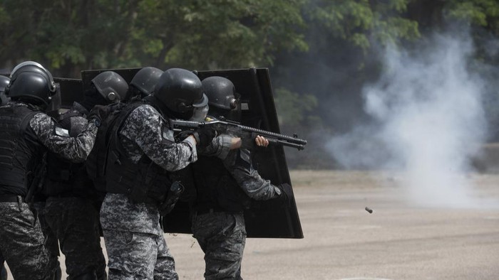 A police dog restrains a person representing a hostage taker during training exercises by military police for the upcoming G20 Summit at Special Operations Command headquarters in Rio de Janeiro, Thursday, Nov. 7, 2024. (AP Photo/Bruna Prado)