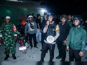 Video: Polisi Ultimatum Warga yang Jarah Truk Lindas Bocah di Tangerang