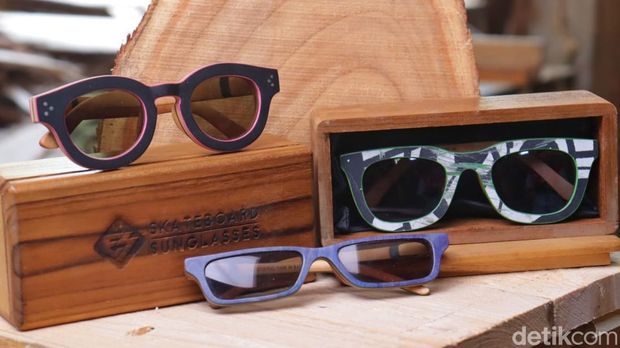 Produk kacamata ES Working Wood Project, berbahan papan skateboard bekas. (Made Wijaya Kusuma)