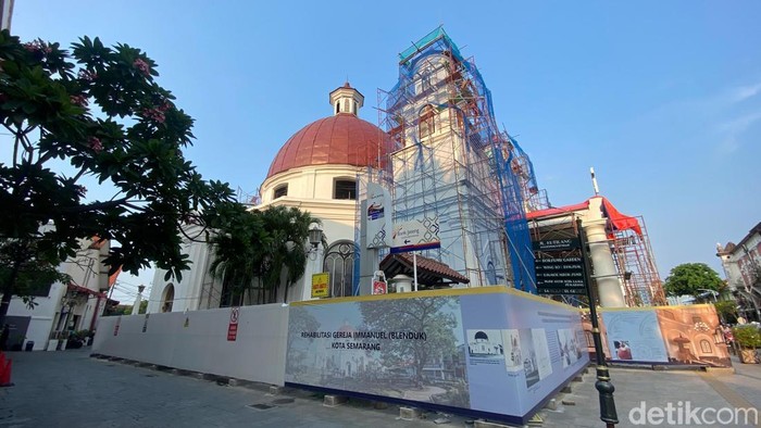 Renovasi Gereja Immanuel (Blenduk) di kawasan Kota Lama, Kelurahan Tanjujgmas, Kecamatan Semarang Utara, Jumat (8/11/2024).