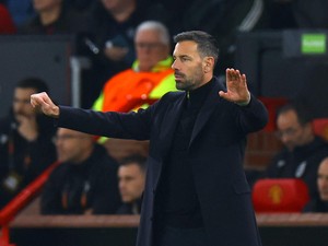 Van Nistelrooy Stabilkan MU Jelang Era Amorim