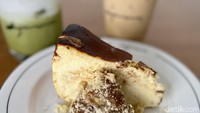 Menu yang ditawarkan sangat beragam dan lengkap. Soal dessert, ini surganya! Salah satu yang unik ada Nastar Burnt Cheesecake. Foto: detikcom/Riska Fitria