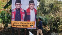 Spanduk APK dipasang pada tempat yang diperbolehkan. Namun banyak juga dipasang di tempat yang tidak sesuai dengan Peraturan Komisi Pemilihan Umum (PKPU) Tentang Kampanye Pemilihan Gubernur dan Wakil Gubernur seperti dipaku di pohon.