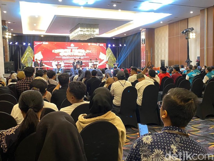 Suasana debat perdana Pilkada Jogja 2024, Jumat (8/11/2024).
